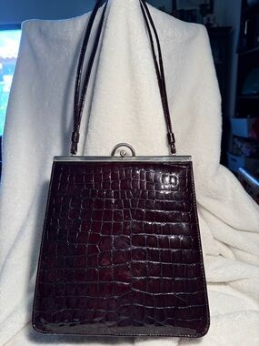 Vintage faux leather Croc-Embossed Shoulder Bag in dark brown with silver clasp